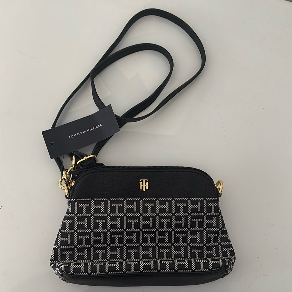 NWT Tommy Hilfiger small crossbody purse 👜